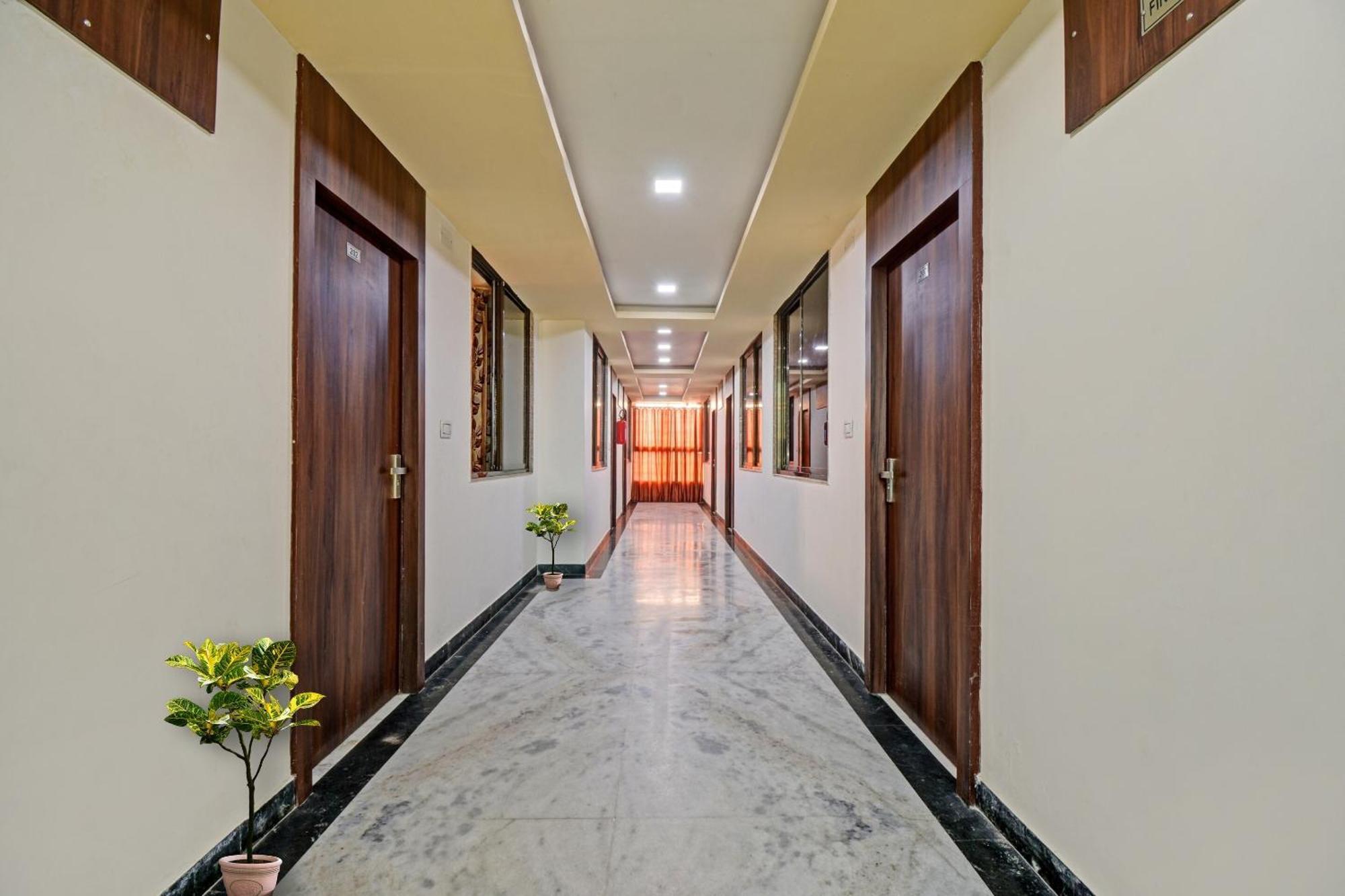 Hotel Collection O The Sunrise Udaipur Exterior foto
