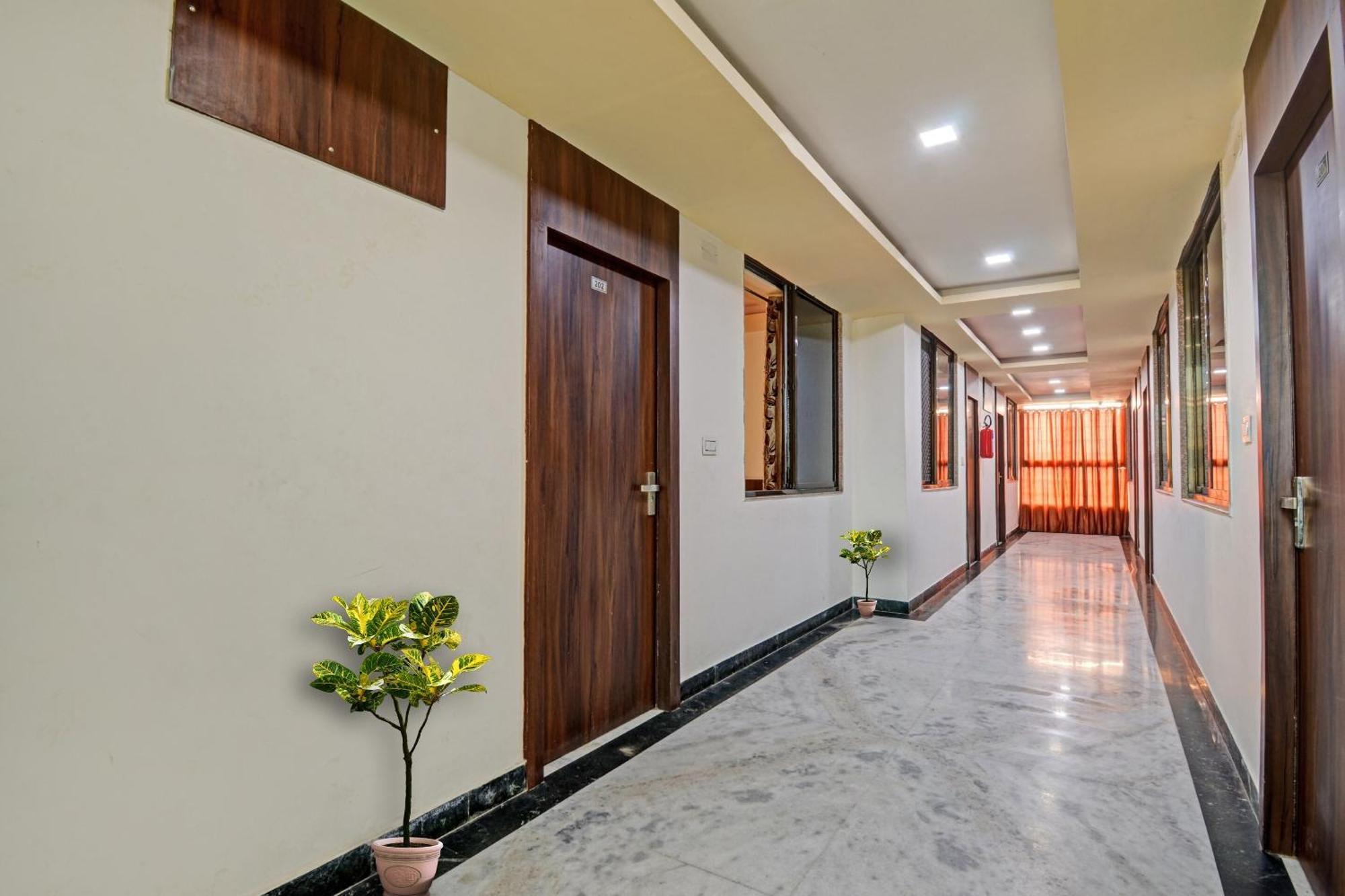 Hotel Collection O The Sunrise Udaipur Exterior foto